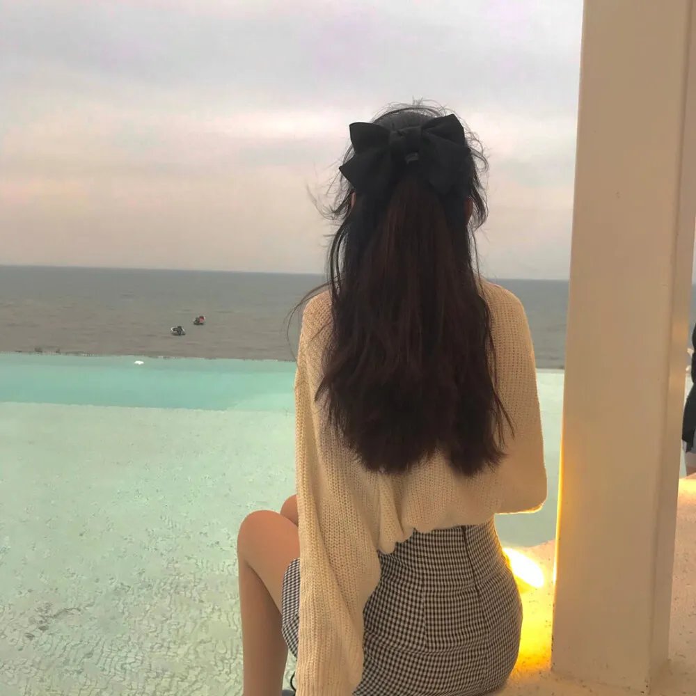 花落水流红